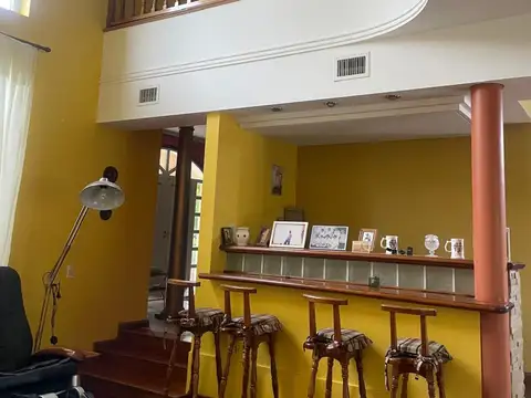 Casa en Venta con 3 cocheras