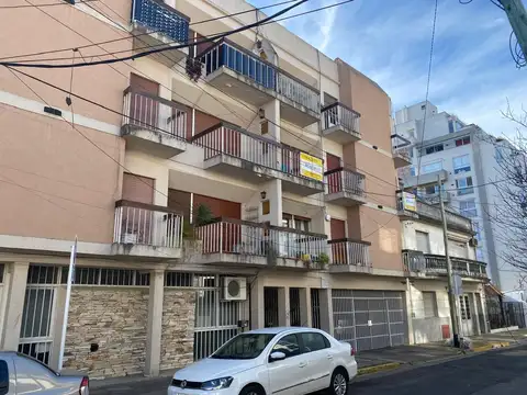 DEPARTAMENTO 4 AMBINENTES ALFRENTE CON BAÑO Y TOILETTE.-