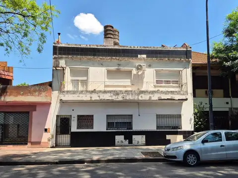 VENTA PH 3 AMB CON PATIO A REFACCIONAR. VILLA LURO