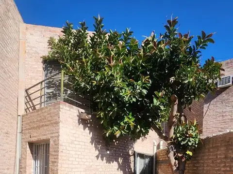 Casa 6 ambientes con 1 baño