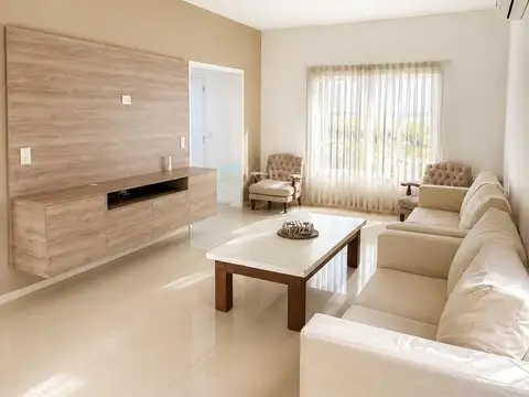 Casa en Venta en Pilar del Este - Santa Guadalupe, USD 275.000