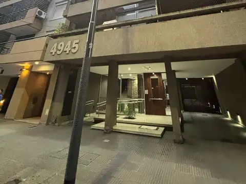 EXCELENTE 2 AMB. 47m2tot. C/COCHERA  PISO 9 C/FRENTE BALCON SUPER LUMINOSO IMPECABLE ANTIGUEDAD 9 AÑOS