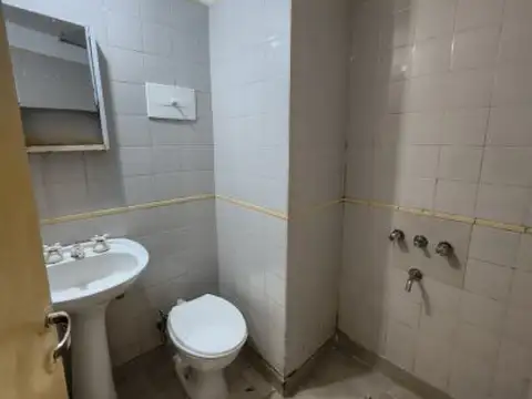 ALQUILER MONOAMBIENTE DIVIDIDO - OV. LAGOS 1061
