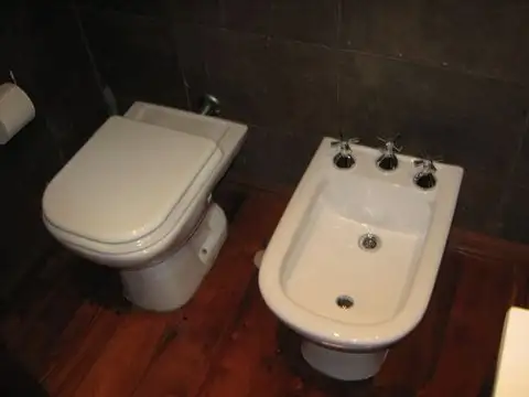 MUY BUEN CHALET CON MUY BUEN JARDÍN, BIEN UBICADO - CATEGORÍA