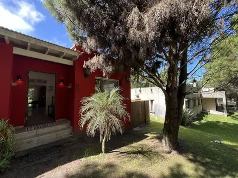 Casa en Alquiler con 2 cocheras