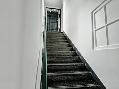 Oficina 6 ambientes con 5 baños