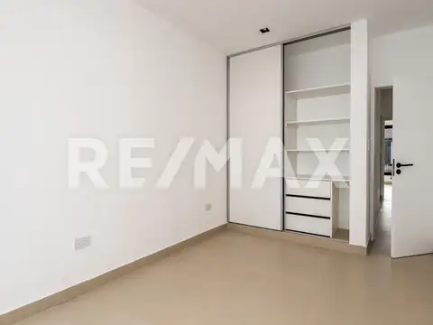 CASA EN VENTA A ESTRENAR EN VIA AURELIA ZONA SUR
