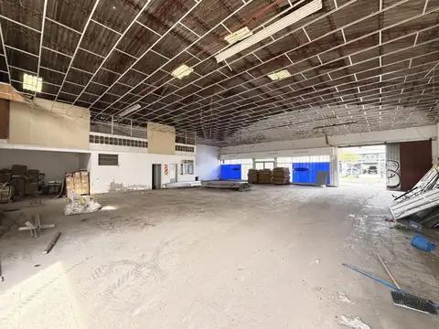 Local en Villa Primera