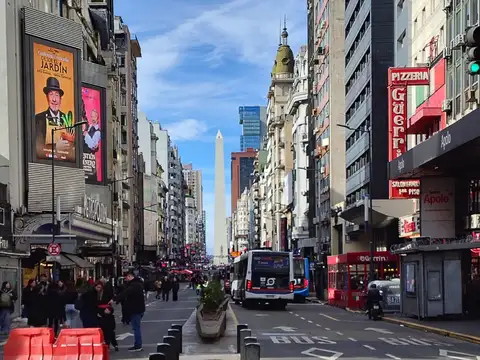 EXCELENTE UBICACIÓN – SUBTE “B” ESTACION URUGUAY – MUY BUEN ESTADO CON PATIO – APTO PROFESIONAL