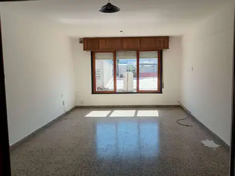 Depto Tipo Casa en Alquiler en Villa Libertad, $ 450.000