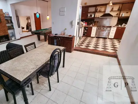 Amplio PH con quincho, parrilla y hermoso jardín - Barracas