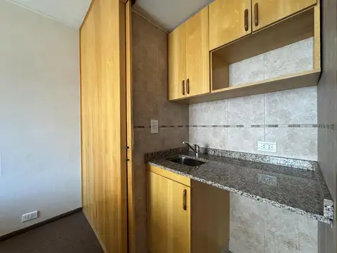 Oficina comercial a metros de Av. Belgrano sobre calle Santiago del Estero en el barrio de Monserrat