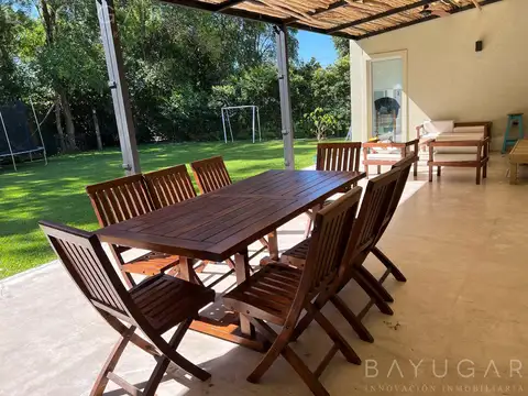 Casa 5 ambientes con 3 baños