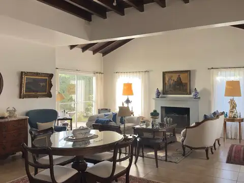 Casa en venta 3 habitaciones 4 ambientes suite pileta barrio cerrado- Apta credito