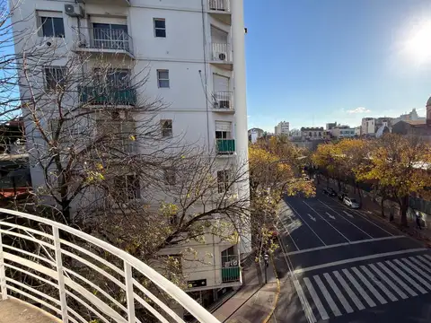 Venta departamento 4 ambientes en San Telmo con balcón