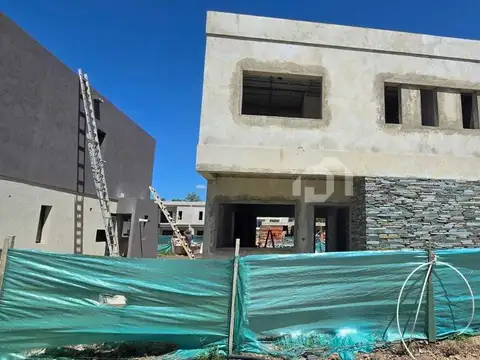 Casa Dúplex  en Venta en Spring Park, Pilar, G.B.A. Zona Norte