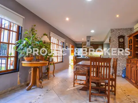 Casa en Venta con 4 cocheras