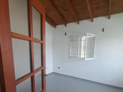 Casa 5 ambientes con 2 baños