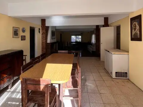 Casa 5 ambientes con 2 baños