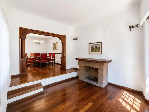 Casa 5 ambientes con 4 baños