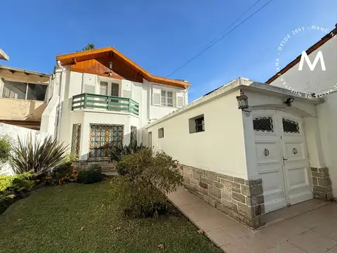 Casa en venta de 5 ambientes con cochera - Villa Ballester