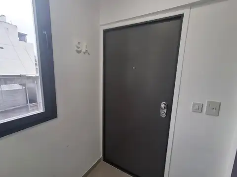 Departamento monoambiente amplio divisible balcón al frente en Brown 1800 Rosario