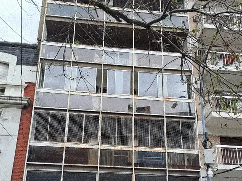 3 Ambientes en Muy Buen Estado con Balcón y Cochera