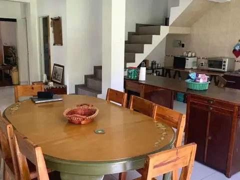 Casa 5 ambientes con 2 baños