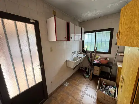 Casa 4 ambientes con 2 baños