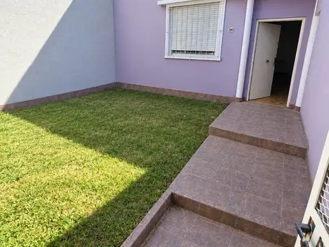 Curupaytí 3000, Piso Av