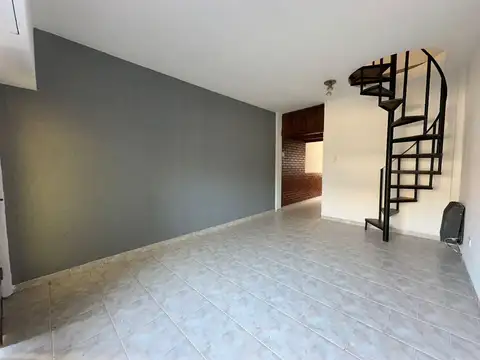 Depto Tipo Casa 4 ambientes con 1 baño