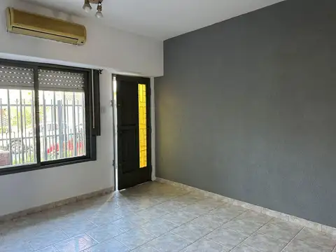Depto Tipo Casa en Venta en Villa Luzuriaga, USD 75.000