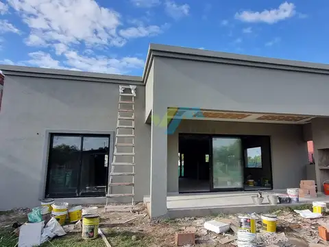 Casa Chalet  en Venta en Santa Lucia, Pilar del Este, Pilar
