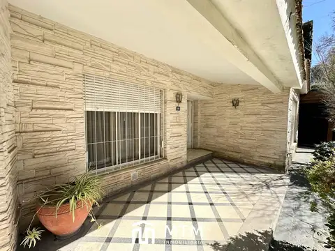 Casa en Venta en Alberdi, USD 700.000