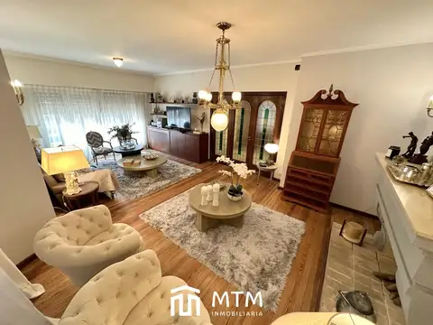 Casa en Venta con 4 cocheras