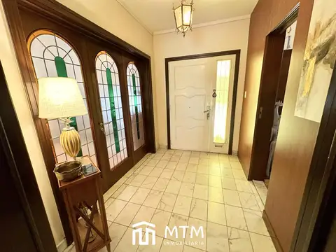 Casa 10 ambientes con 4 baños