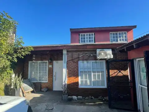 VENTA CASA 4 AMB CON KIOSCO CLAYPOLE