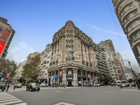 Oficina en venta en Recoleta en edificio Francés reciclada