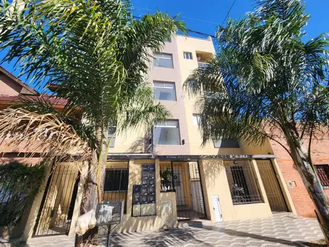 Pedro Goyena 100, Piso 1