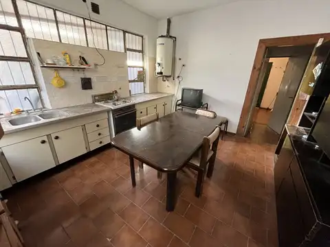Casa 5 ambientes con 2 baños