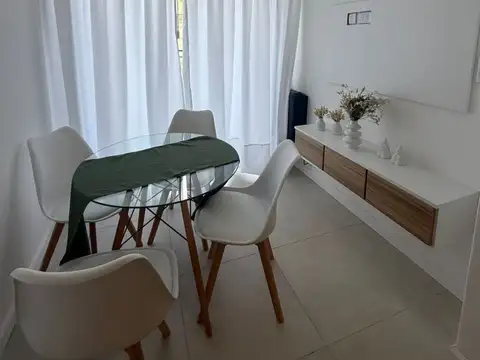 1 Amb. a la calle con balcón reciclado