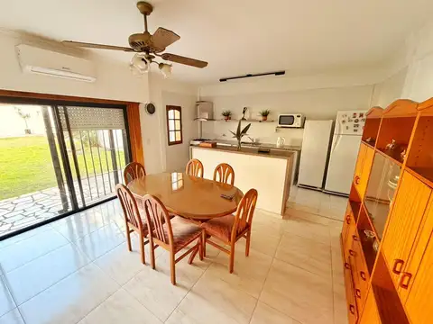VENTA CASA 4 AMBIENTES VALENTIN ALSINA JARDÍN QUINCHO GARAGE