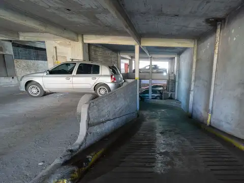 EN VENTA EDIFICIO DE COCHERAS MÁS LOCALES.
