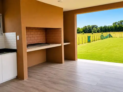 Casa en Alquiler con 2 cocheras