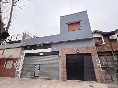 Casa en VENTA en Munro, Vicente Lopez - 4 ambientes con Local, terraza y parrilla