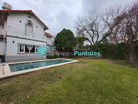 Casa de 7 ambientes sobre gran lote de 1100 m2 en esquina en Turdera en excelente ubicación