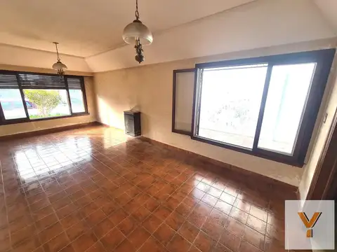 Casa en venta - 3 Dormitorios 2 Baños cochera pasante 650 m2 - Tandil