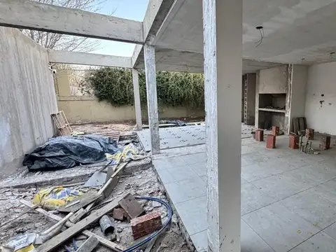 VENTA CASA 2 DORMITORIOS, BARRIO CONFLUENCIA