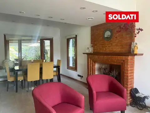 Casa en Venta con 2 cocheras