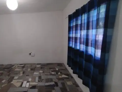 Casa 8 ambientes con 2 baños